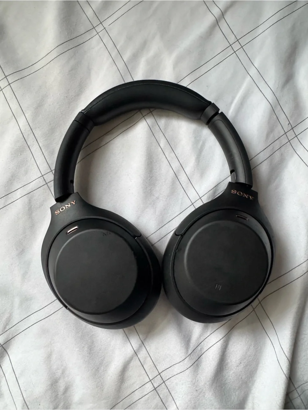 Sony - WH-1000XM4 Wireless Noise-Cancelling Over-the-Ear Headphones - Black